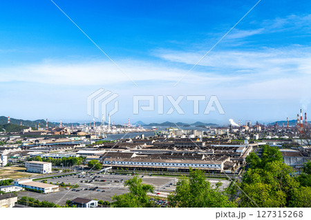 亀島山から見た梅雨の晴れ間の水島臨海工業地帯の風景18 岡山県倉敷市 亀島山から見た梅雨の晴れ間の水島臨海工業地帯の風景18 岡山県倉敷市 127315268