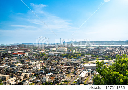亀島山から見た梅雨の晴れ間の水島臨海工業地帯の風景7 岡山県倉敷市 亀島山から見た梅雨の晴れ間の水島臨海工業地帯の風景7 岡山県倉敷市 127315286