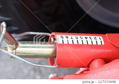 A Detailed CloseUp View of the Hydraulic Jack Mechanism alongside its Gauge for Measurement 127315696