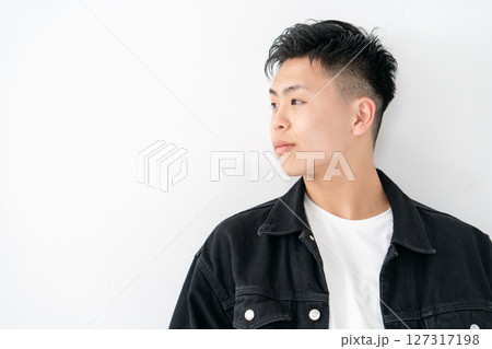 若い男性 ポートレート カジュアル 若い男性 ポートレート カジュアル 127317198