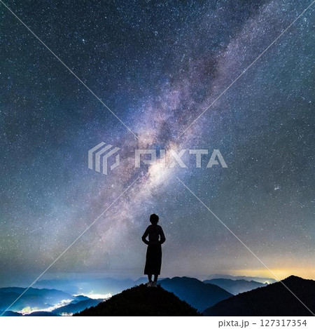 星空を見上げる 127317354