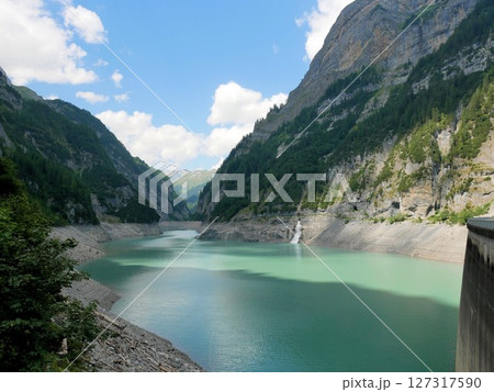 美しいダム湖のギガーヴァルト湖 Gigerwald　（スイス・ザンクトガレン州） 127317590