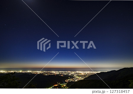 犀鶴林道から眺める水鏡の手取川扇状地の夜景 127318457