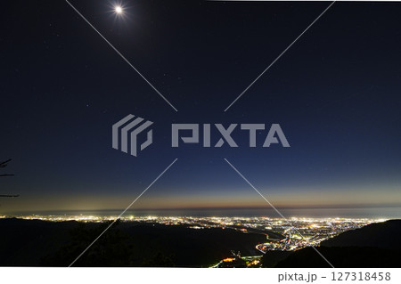 犀鶴林道から眺める水鏡の手取川扇状地の夜景 127318458