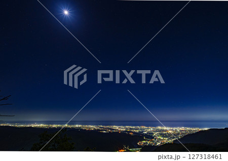 犀鶴林道から眺める水鏡の手取川扇状地の夜景 127318461