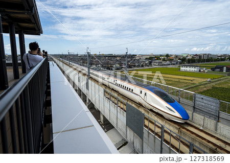 トレインパーク白山から眺める北陸新幹線 127318569