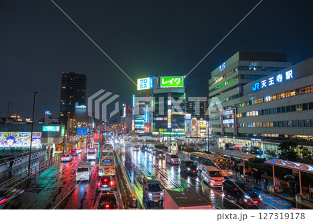 大阪市 夜の天王寺駅前の街並み 127319178