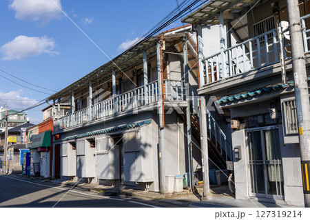 日本の古い集合住宅 127319214