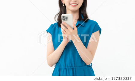 女性 スマートフォン スマホ 手元 女性 スマートフォン スマホ 手元 127320337
