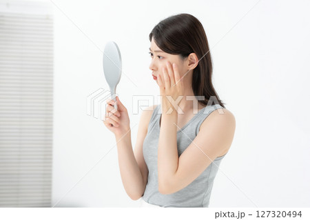 肌トラブル　スキンケア	 127320494