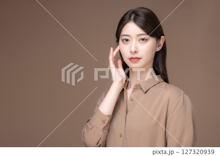 女性　ビューティー　スキンケア 127320939