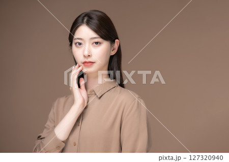 女性　ビューティー　スキンケア 127320940