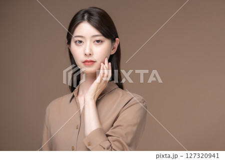 女性　ビューティー　スキンケア 127320941