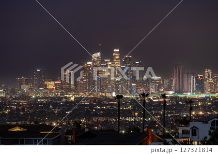 アメリカ　ロサンゼルスの街並みと夜景　ダウンタウン 127321814