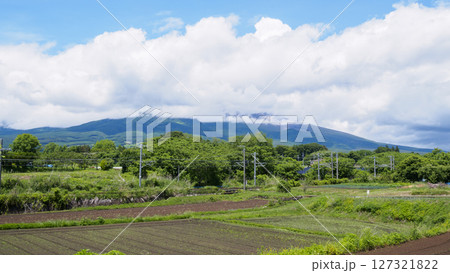 青空が広がる田園風景 青空が広がる田園風景 127321822