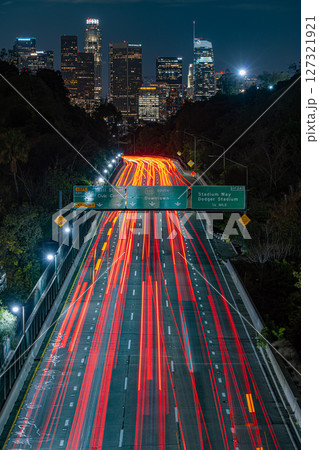 アメリカ ロサンゼルスの街並みと夜景 ダウンタウン アメリカ ロサンゼルスの街並みと夜景 ダウンタウン 127321921