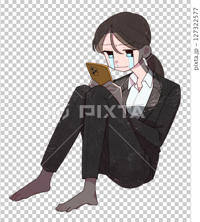 暗闇でスマホを見て泣く女性 127322577