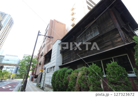 東京都港区芝浦にある古い趣のある住居 127323672