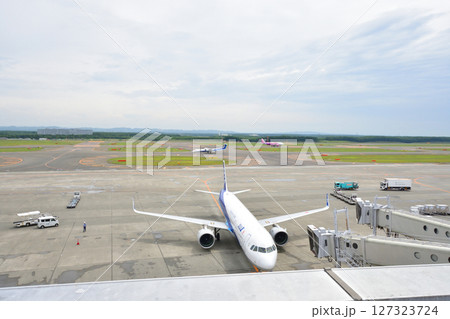 北海道、新千歳空港の風景 127323724