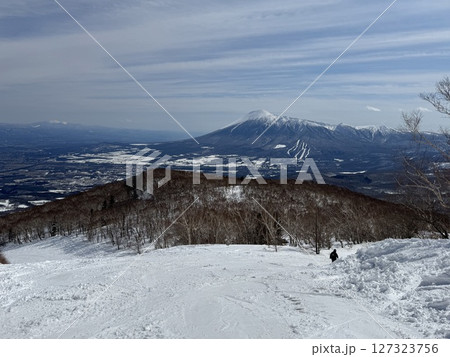 2025年3月の岩手県の安比高原スキー場 2025年3月の岩手県の安比高原スキー場 127323756