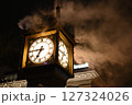 《カナダ》夜にライトアップされた時計（ギャスタウン） 127324026