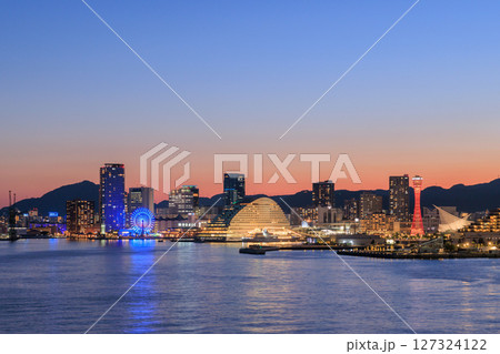 神戸の夕景 (兵庫県神戸市中央区) 神戸の夕景 (兵庫県神戸市中央区) 127324122