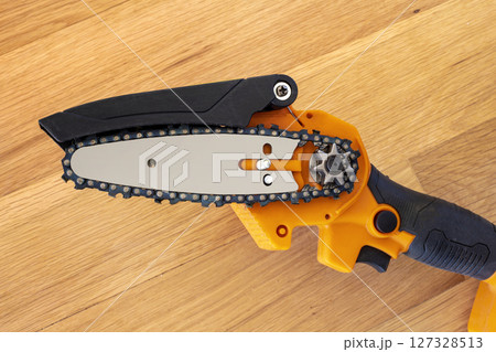 small light chain saw  127328513
