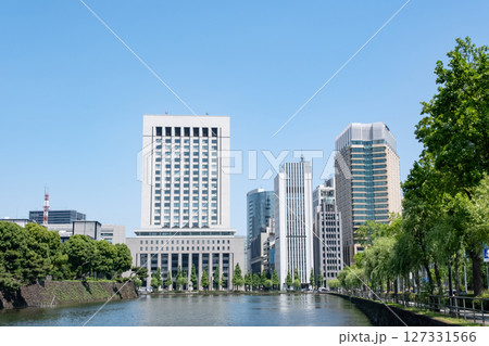 東京都祝田橋交差点周辺から丸の内方面を見た風景 127331566