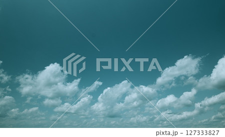 Time lapse. An Expansive and Serene Cloudy Sky That Evokes Feelings of Calm and Beauty in Nature 127333827