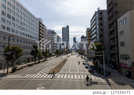 大阪／東天満周辺の大きな道路の風景（2025年2月撮影） 127339171