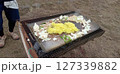 焼きそばをキャンプで作る 127339882