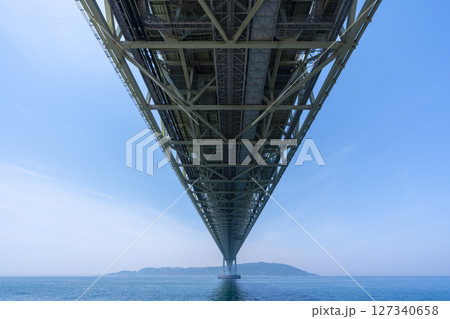 晴天の明石海峡大橋 晴天の明石海峡大橋 127340658