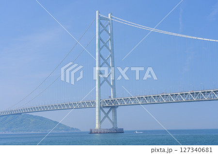 晴天の明石海峡大橋 127340681