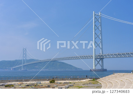 晴天の明石海峡大橋 127340683