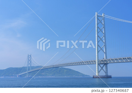 晴天の明石海峡大橋 127340687
