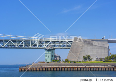 晴天の明石海峡大橋と孫文記念館(移情閣) 晴天の明石海峡大橋と孫文記念館(移情閣) 127340690