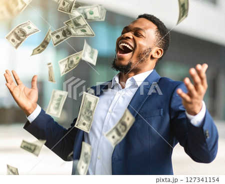大金を得たビジネスマン　イラスト 127341154