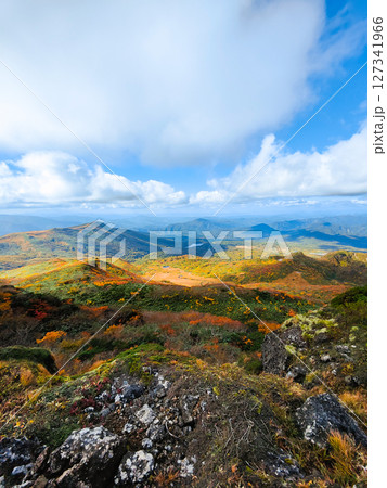 秋の栗駒山登山(栗駒山~秣岳:須川湖・秣岳方面の眺め) 秋の栗駒山登山(栗駒山~秣岳:須川湖・秣岳方面の眺め) 127341966