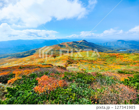 秋の栗駒山登山（栗駒山～秣岳：秣岳方面の眺め） 127341985