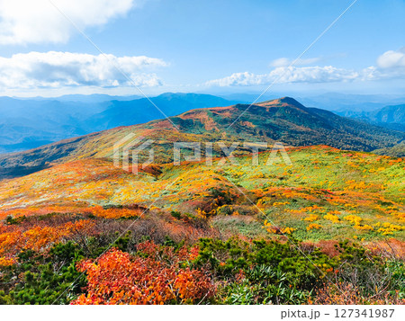 秋の栗駒山登山（栗駒山～秣岳：秣岳方面の眺め） 127341987