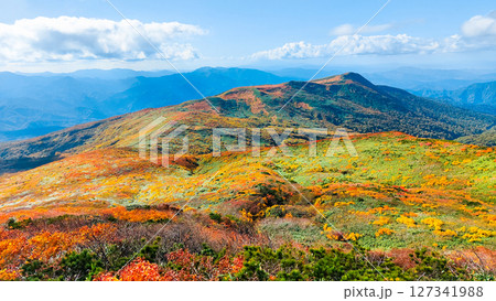 秋の栗駒山登山(栗駒山~秣岳:秣岳方面の眺め) 秋の栗駒山登山(栗駒山~秣岳:秣岳方面の眺め) 127341988
