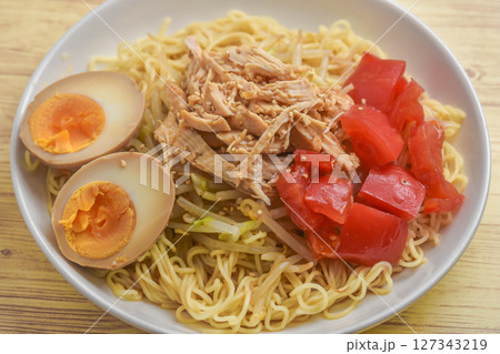 夏の定番料理 チキンの冷し中華 夏の定番料理 チキンの冷し中華 127343219