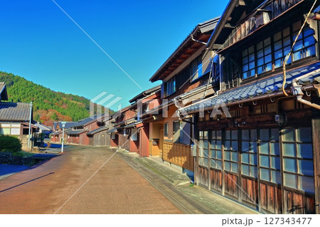 【福井県】快晴の若狭街道の宿場町「熊川宿」 【福井県】快晴の若狭街道の宿場町「熊川宿」 127343477