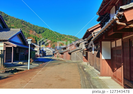 【福井県】快晴の若狭街道の宿場町「熊川宿」 【福井県】快晴の若狭街道の宿場町「熊川宿」 127343478