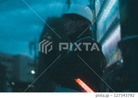 冬の警備員バイトの休憩 冬の警備員バイトの休憩 127343792