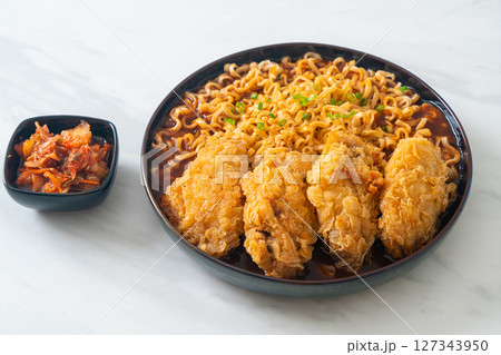 Korean instant noodles with fried chicken or Fried chicken ramyeon 127343950