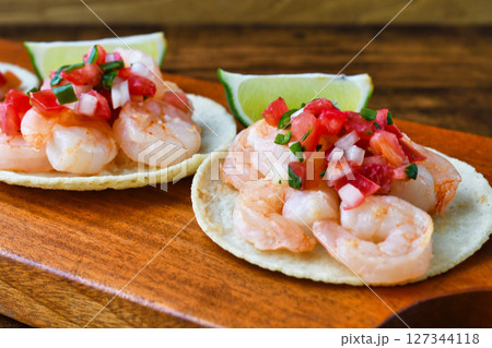 海老のタコス Shrimp tacos (Tacos de camarón) 127344118