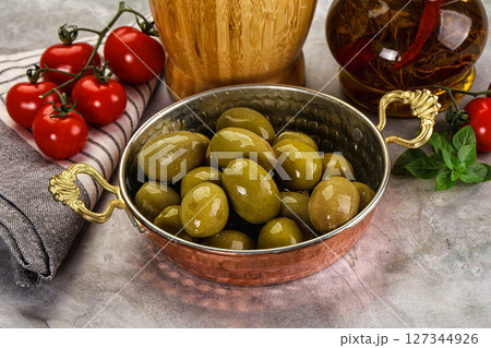 Big green marinated olives in the bowl 127344926