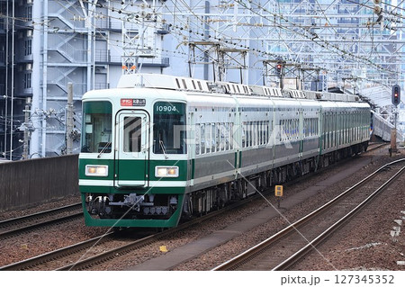 【南海】10000系＋7100系〜復元塗装〜 特急「サザン」（南海本線：新今宮〜天下茶屋） 127345352