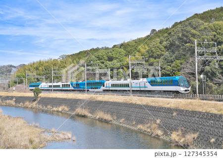 【近鉄特急 しまかぜ (50000系)】 127345354